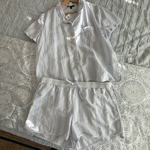 Banana Republic NWT Women’s L Loungewear/Sleepwear
In stripe cotton/linen